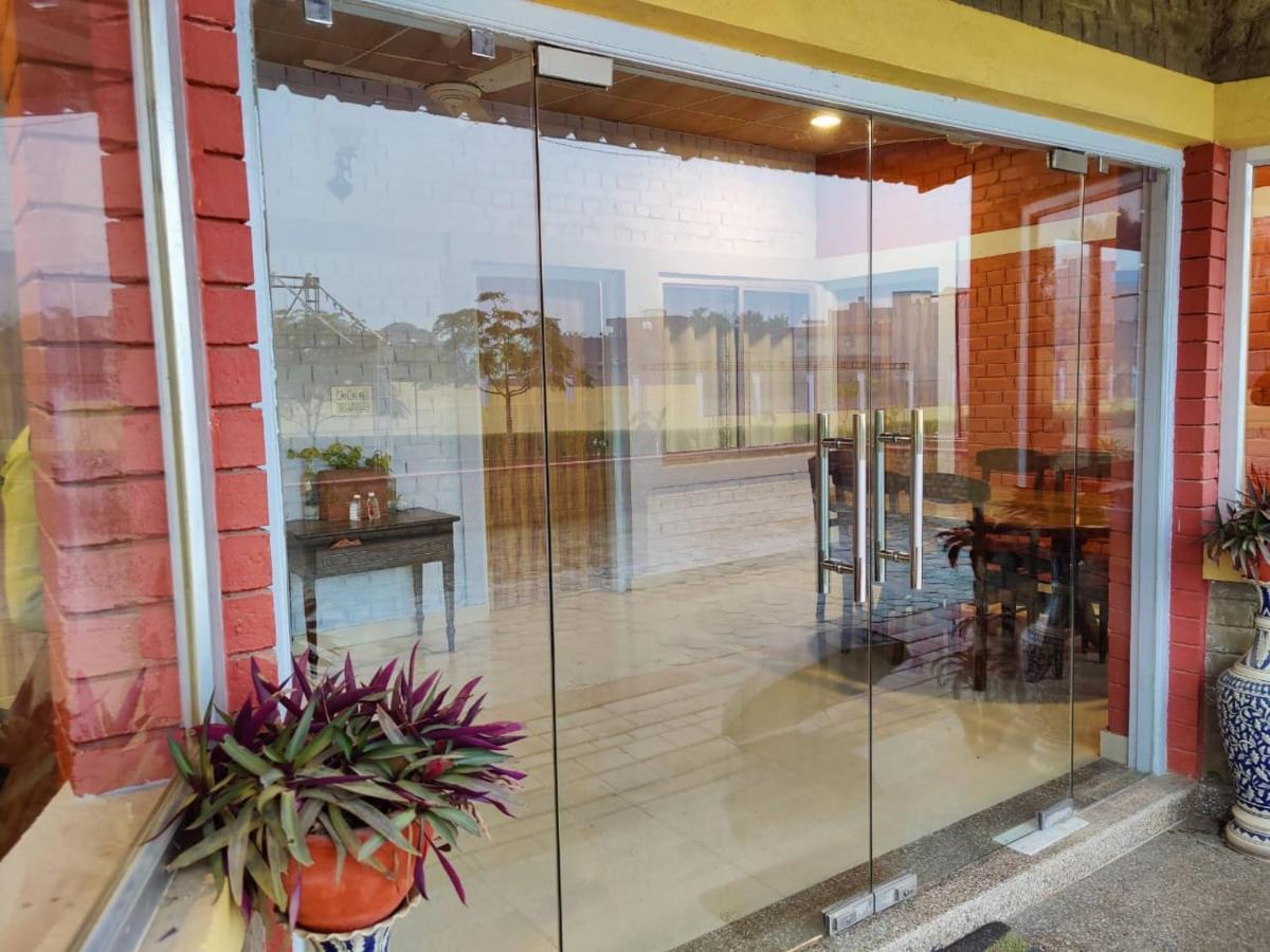Brick Field Hotel พาราณสี ภายนอก รูปภาพ