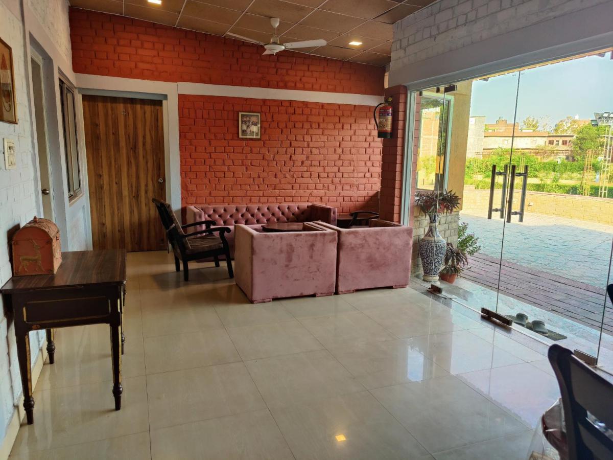 Brick Field Hotel พาราณสี ภายนอก รูปภาพ