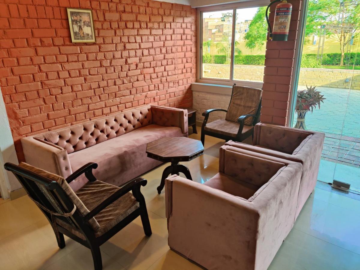 Brick Field Hotel พาราณสี ภายนอก รูปภาพ