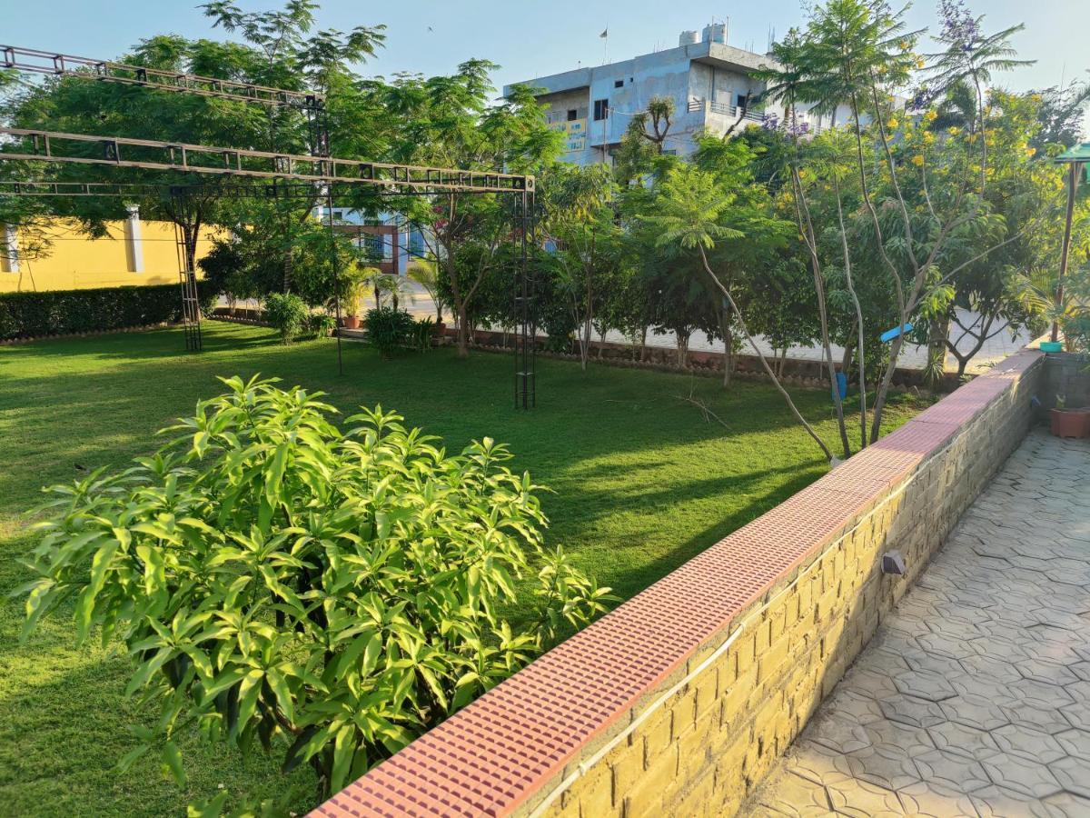 Brick Field Hotel พาราณสี ภายนอก รูปภาพ