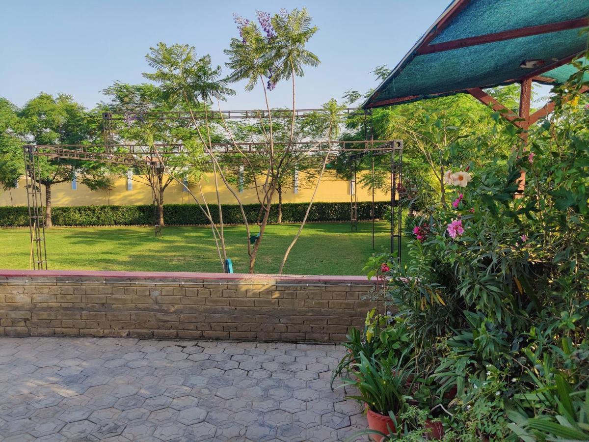 Brick Field Hotel พาราณสี ภายนอก รูปภาพ